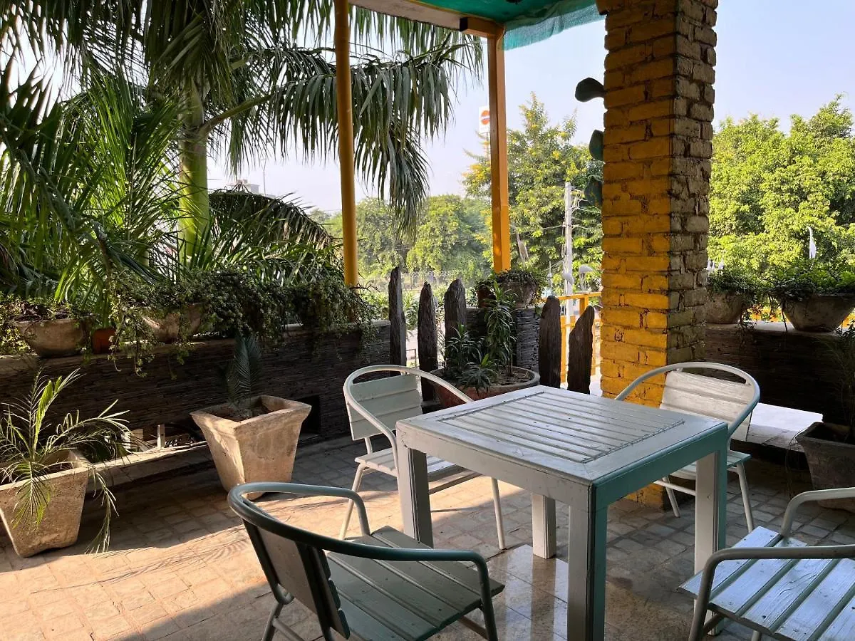 גורגאון Aakritii Hotels הודו