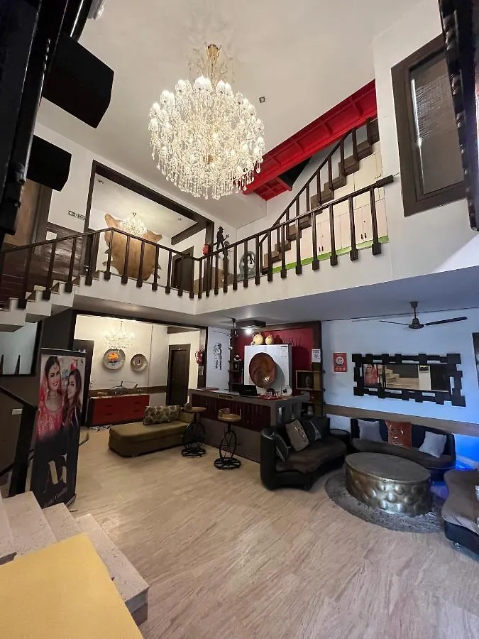 גורגאון Aakritii Hotels