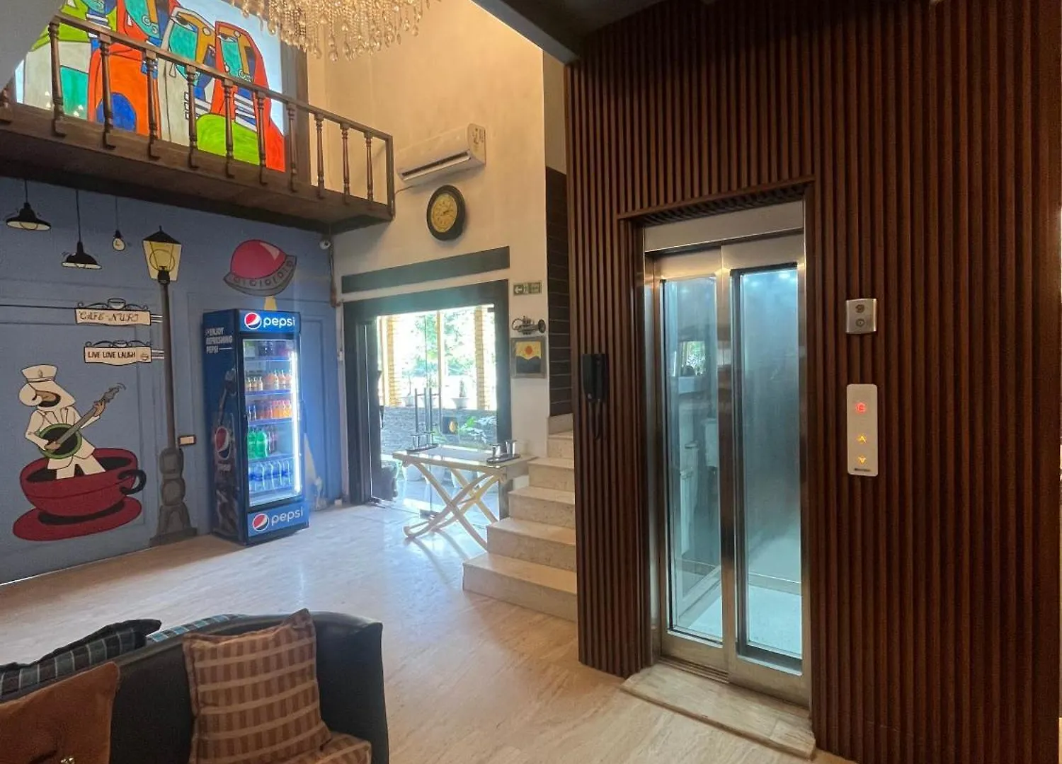 גורגאון Aakritii Hotels