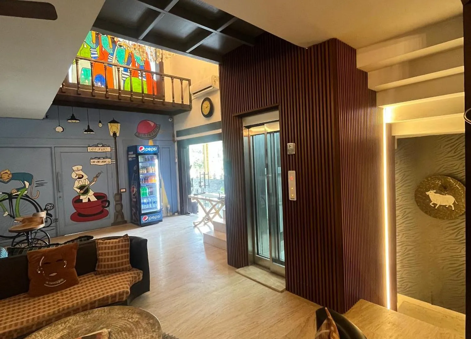 גורגאון Aakritii Hotels