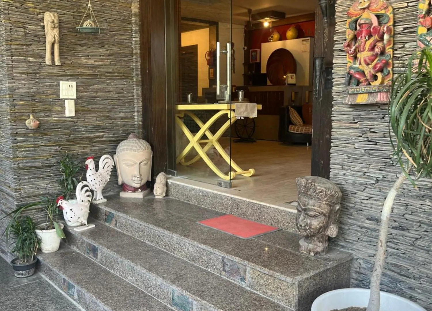 גורגאון Aakritii Hotels